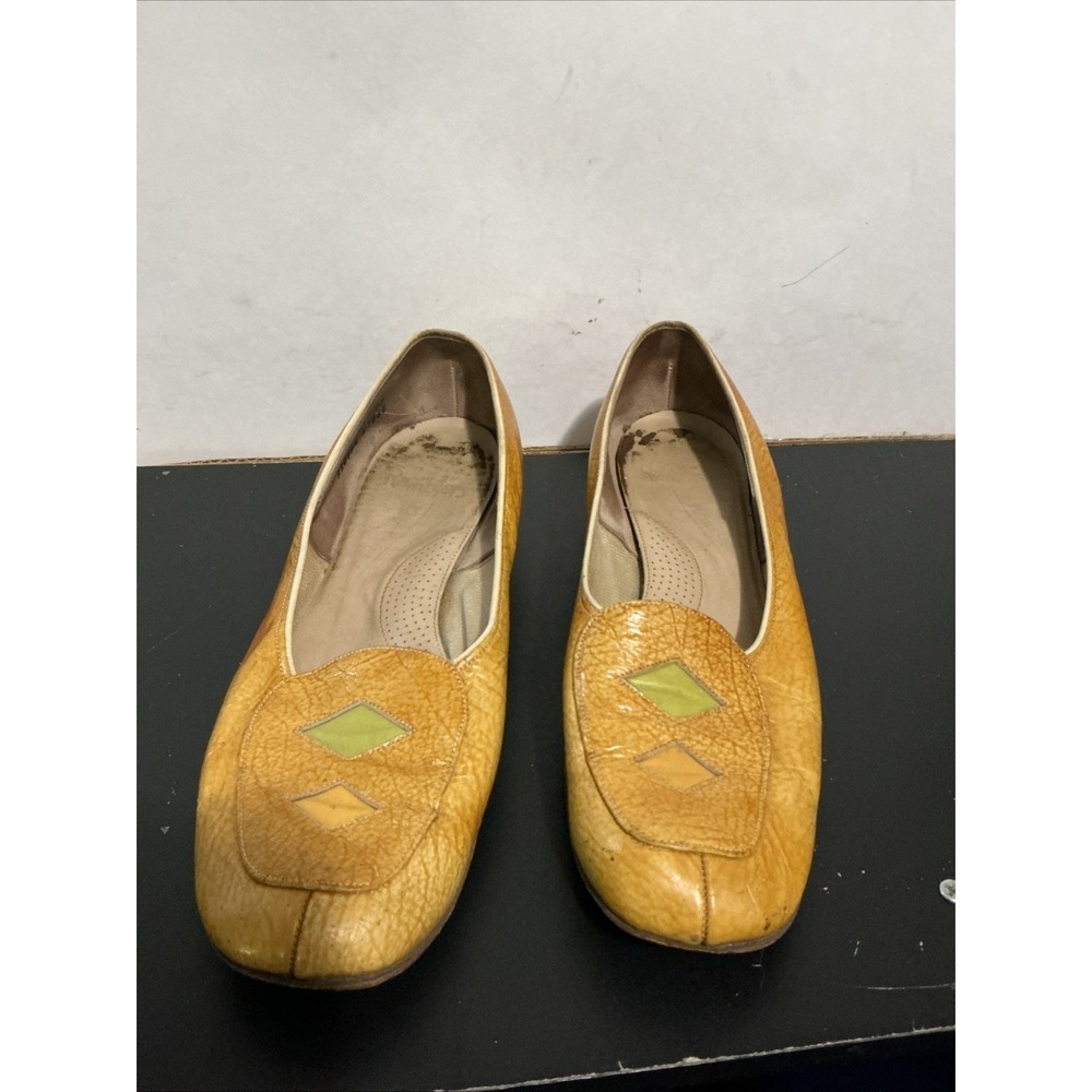 Women's 7.5 B Leather Yellow Loafers With Diamond Design